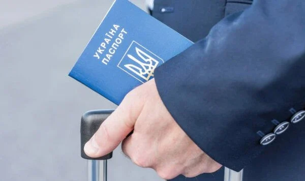 Виїзд за кордон неповнолітніх дітей у 2026 році: правила та обмеження